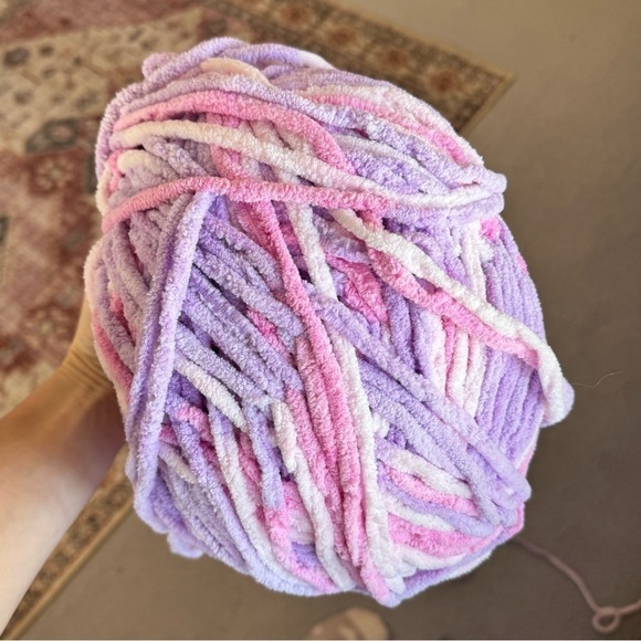 Bernat baby yarn NEW BALL SOFT FUZZY TEXTURE CHENILLE sweater blanket pastel - Picture 3 of 7